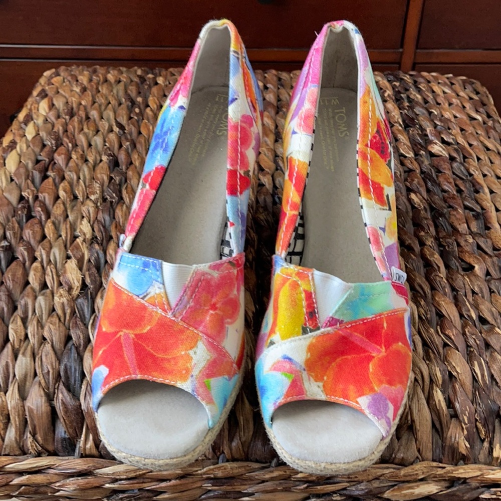 Toms women’s wedge espadrilles. Size 11 worn once